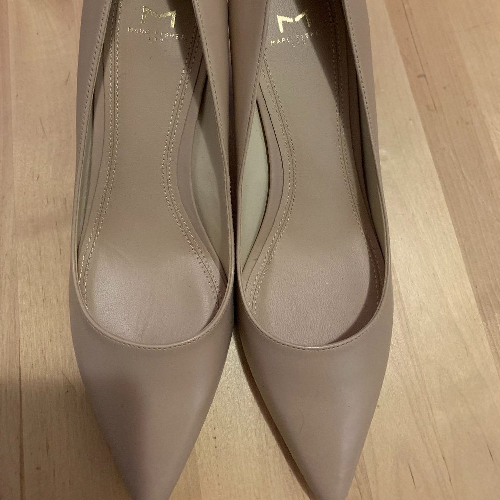 Brand-new Marc Fisher nude leather pumps Size 7.5